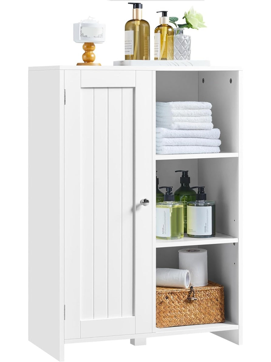 Mueble Organizador de Bano con Base de Suelo Puerta Individual y Tres Estantes Abiertos Color Blanco